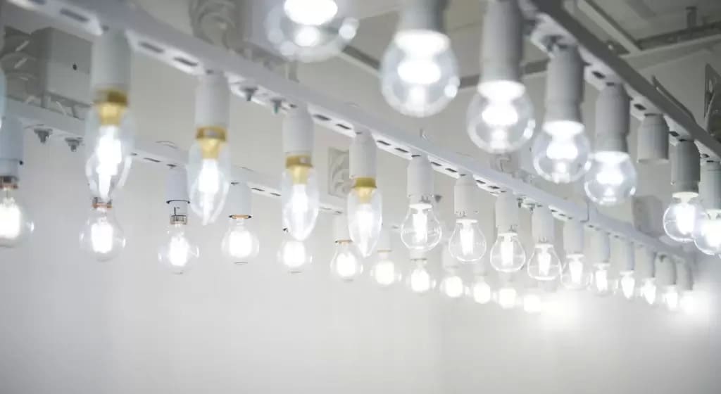 Glödlamporna använder i regel en spänning på 230 eller 240 volt